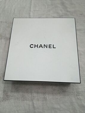 ​Authentic Chanel Large Square Magnetic Gift Box 12x12x5 White Black